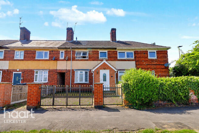 3 bed property, in Cort Crescent, £210,000
