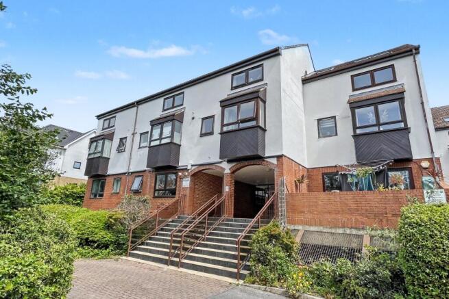 1 bed property, in Bournemouth, £115,000