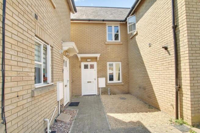 2 bed property, in Palmer Close, £165,000