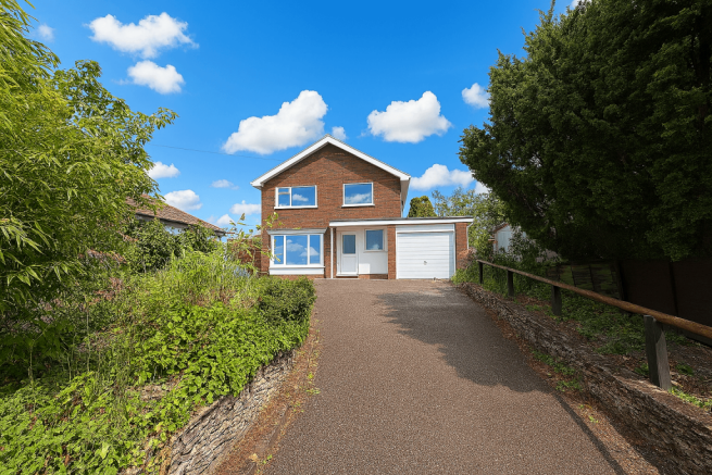 3 bed property, in Oulton Road, £325,000