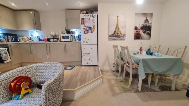 2 bed property, in Swingate, £225,000