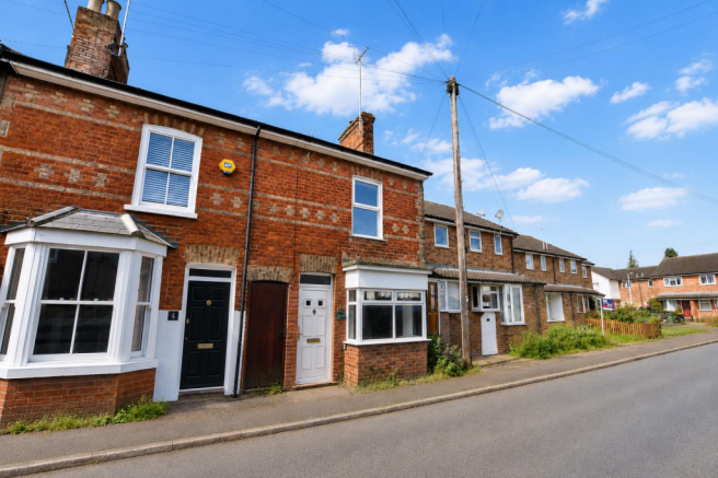 2 bed property, in Summer Street, £260,000
