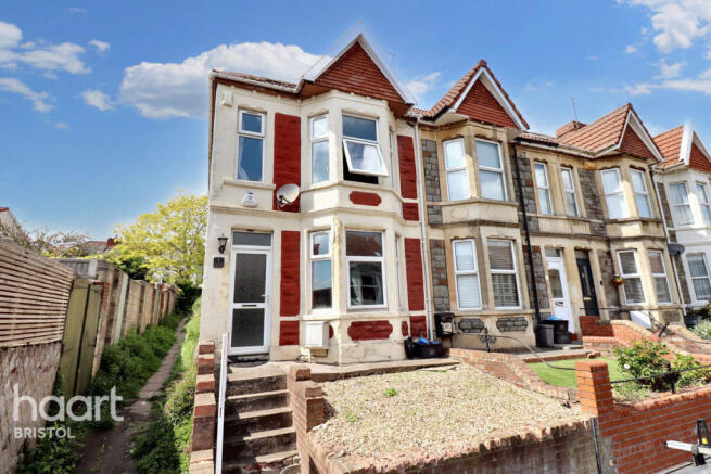 3 bed property, in Grove Park Road, £390,000