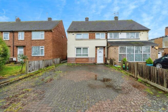 3 bed property, in New Parks Boulevard, £215,000