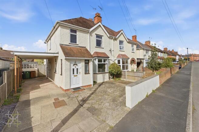 3 bed property, in Albert Road, £270,000