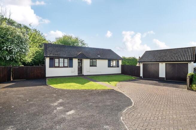 3 bed property, in Mead Park, £460,000