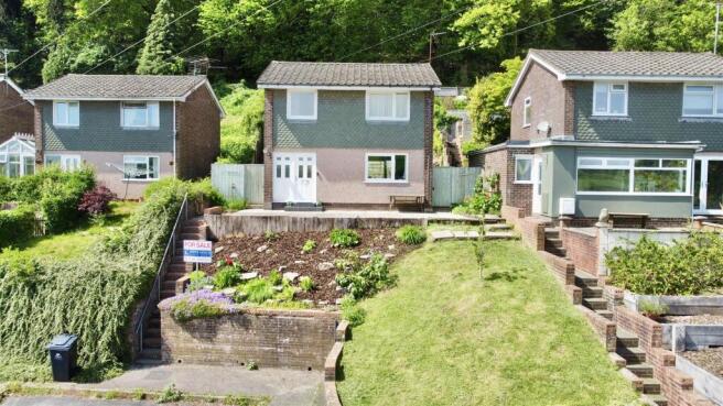 3 bed property, in The Crescent, £240,000