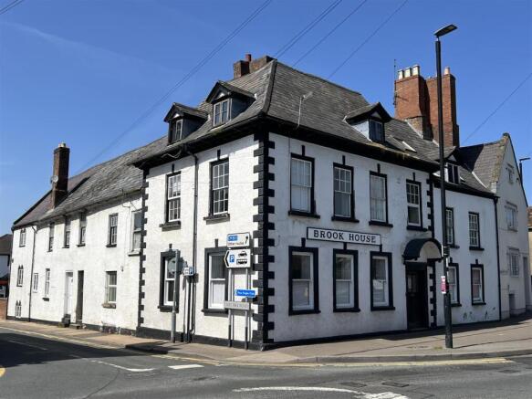 1 bed property, in Brook House, £92,500