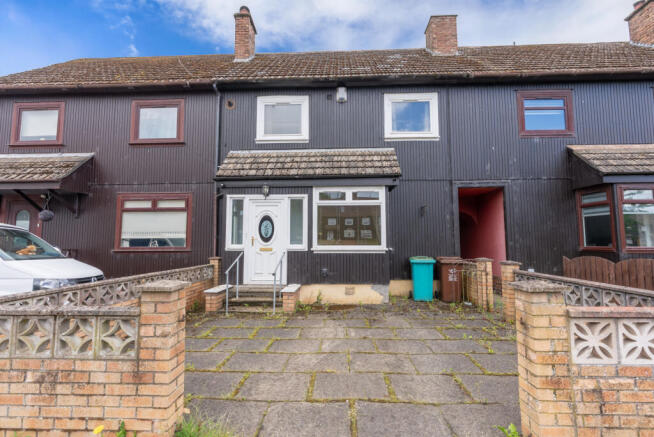 3 bed property, in Barons Road, £125,995