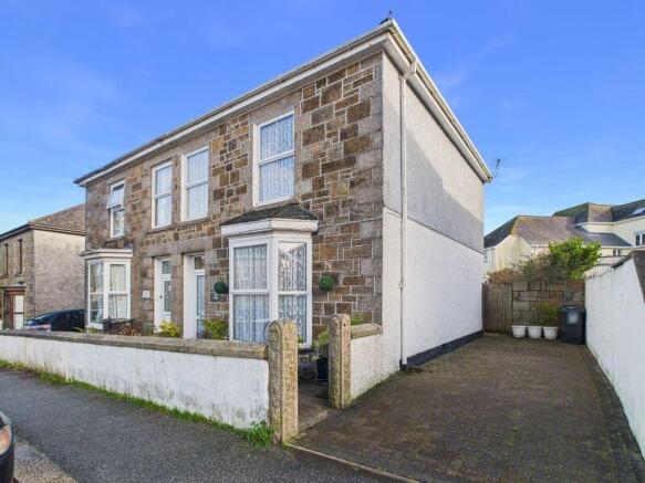 3 bed property, in Wellington Road, £175,000
