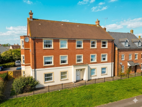 2 bed property, in 11, £160,000