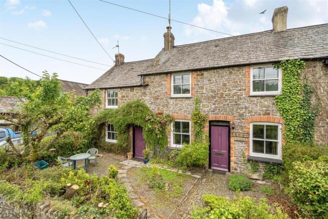 5 bed property, in Sutcombe, £395,000