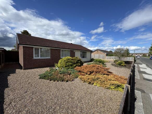 3 bed property, in Highfield Road, £220,000