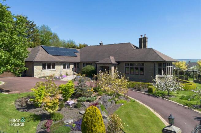 5 bed property, in Higherford Lodge, £935,000