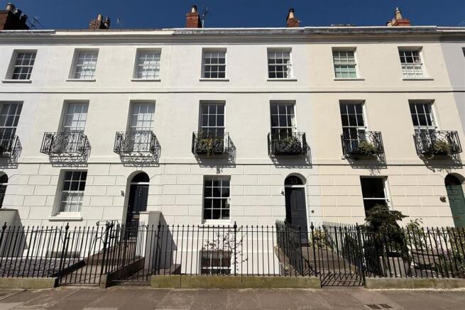 4 bed property, in Great Norwood Street, £1,100,000