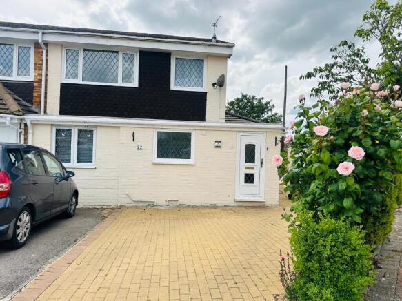 4 bed property, in Byron Close, £450,000