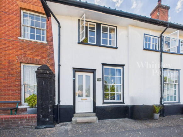 2 bed property, in Market Place, £235,000