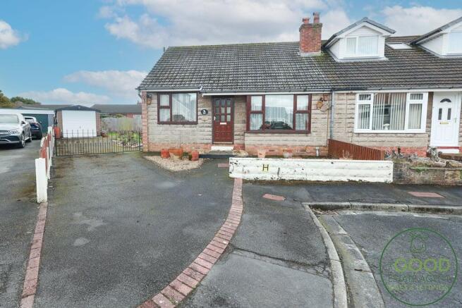 2 bed property, in Birkdale Avenue Longton, £250,000