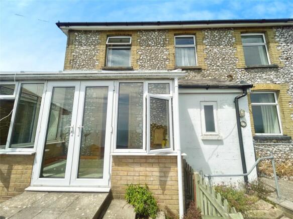 4 bed property, in Ocean View Road, £200,000