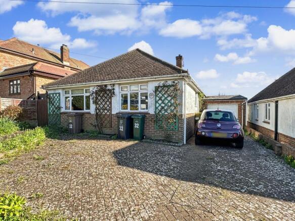 3 bed property, in Crescent Drive South, £499,500
