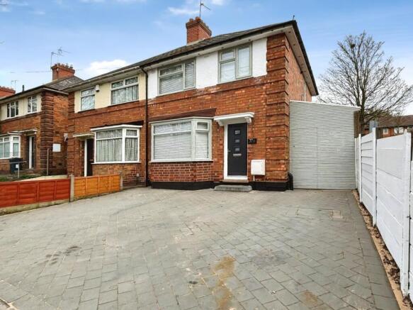 3 bed property, in Kings Road, £270,000