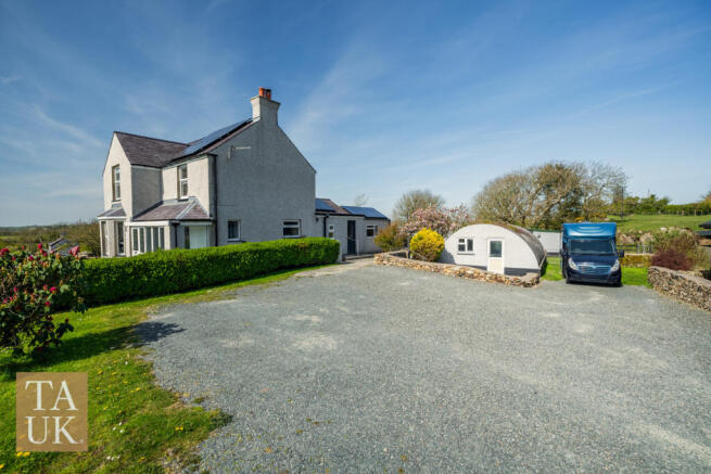 4 bed property, in Llynfaes LL65, £500,000