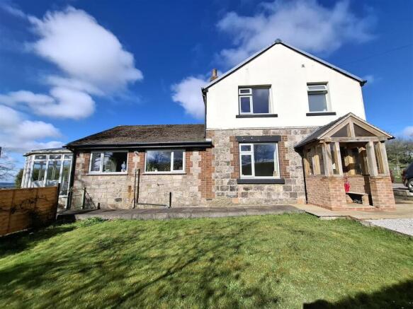 3 bed property, in Alma House, £500,000