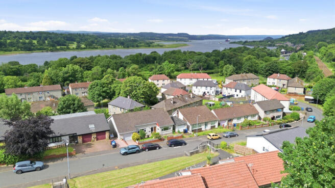 4 bed property, in Roman Crescent, £382,000