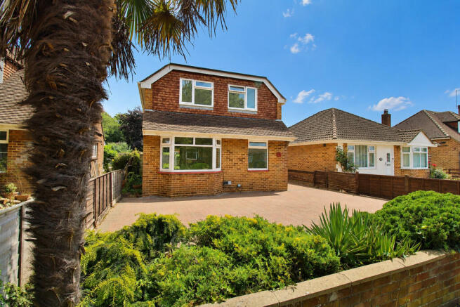 4 bed property, in Martin Avenue, £425,000