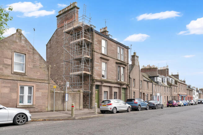 2 bed property, in Bridge Street, £90,000