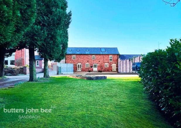 4 bed property, in Moss End, £650,000