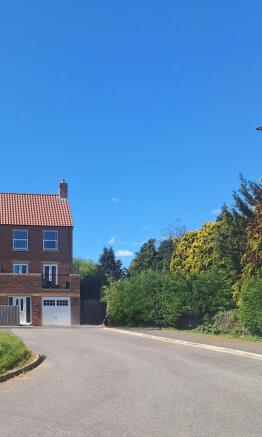 5 bed property, in The Rise, £500,000