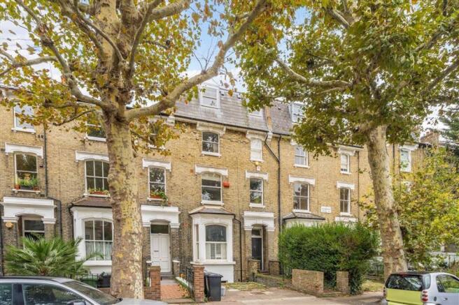 2 bed property, in Hammersmith Grove, £800,000
