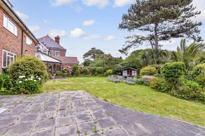 4 bed property, in Dover Road, £725,000