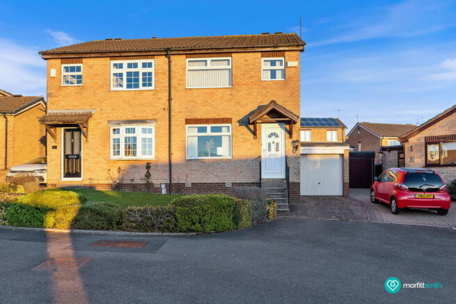 3 bed property, in Birkbeck Court, £150,000