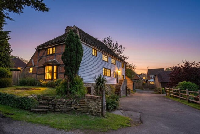 4 bed property, in Easteds Lane, £950,000