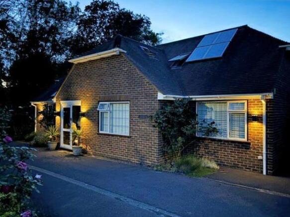 5 bed property, in Bishop Lane, £995,000