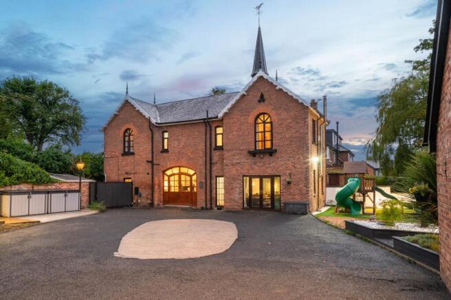 3 bed property, in Stanley Drive, £750,000