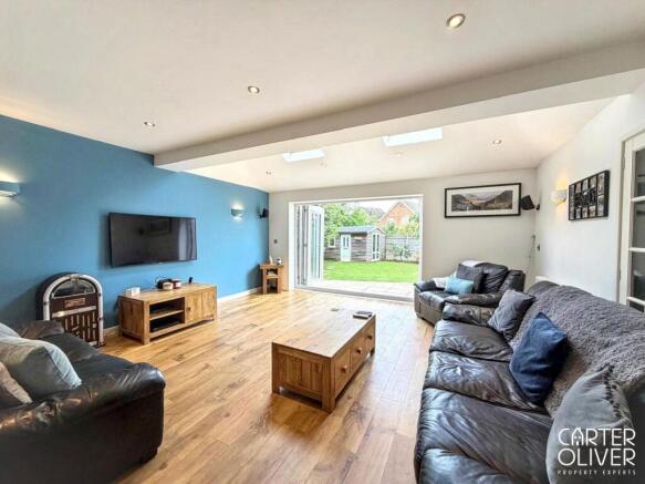 4 bed property, in Holly Drive, £425,000