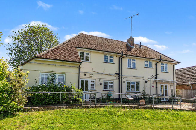 6 bed property, in Wolversdene Road, £240,000