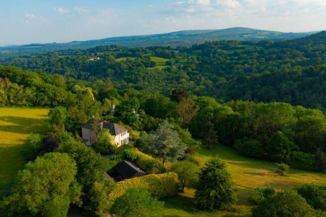 4 bed property, in Mapstone Hill, £1,250,000