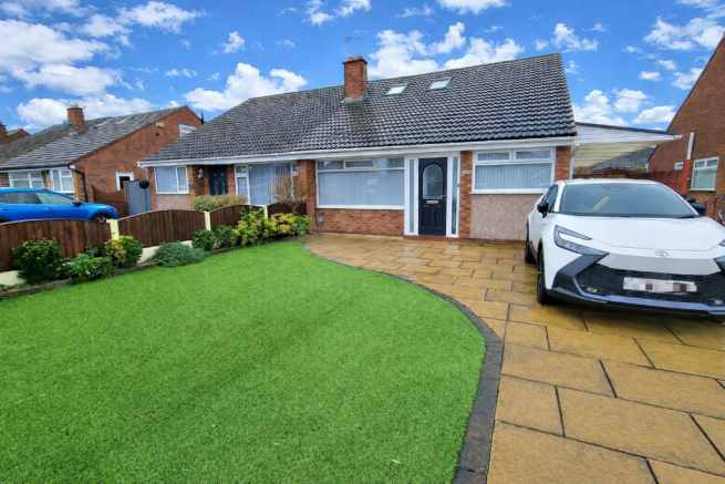 3 bed property, in Birchdale Avenue, £375,000