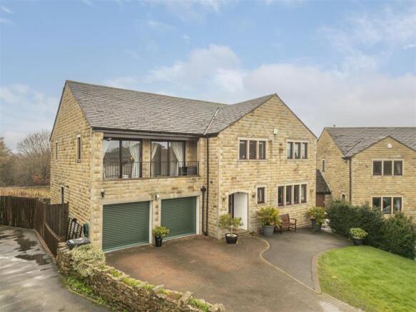 5 bed property, in Highley Hall Croft, £670,000