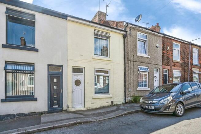 2 bed property, in George Street, £120,000