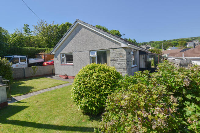 2 bed property, in Lanner, £275,000