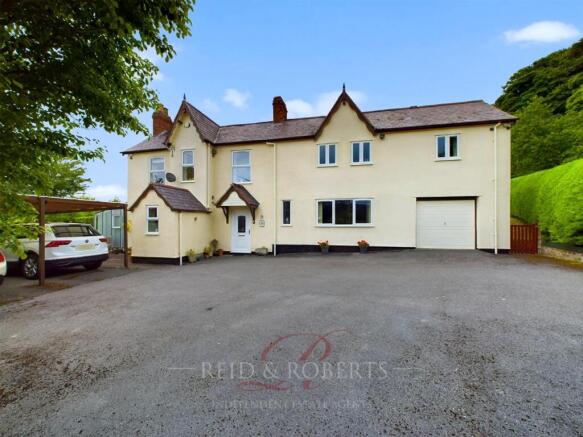 5 bed property, in Bryn Noddfa, £500,000