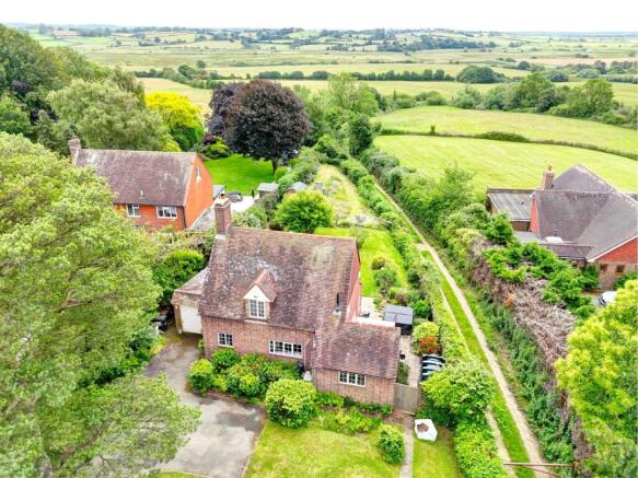 3 bed property, in Boreham Hill, £600,000