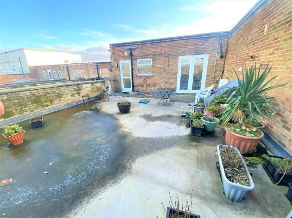 3 bed property, in Greywell Road, £125,000