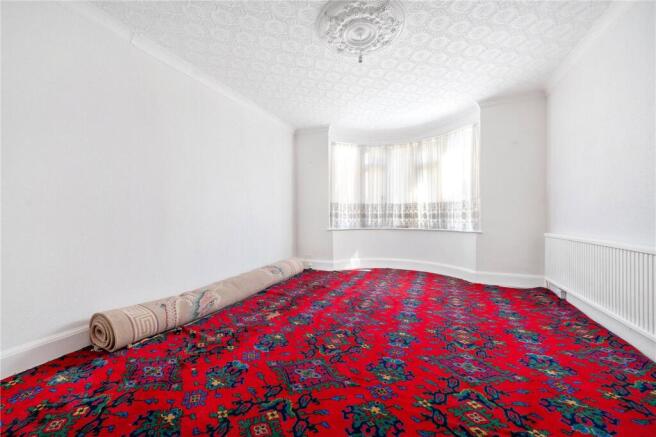 3 bed property, in Dog Kennel Hill, £1,000,000