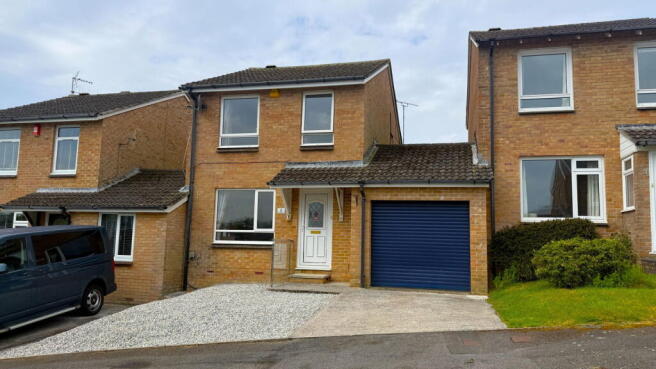 3 bed property, in Beweys Park, £275,000